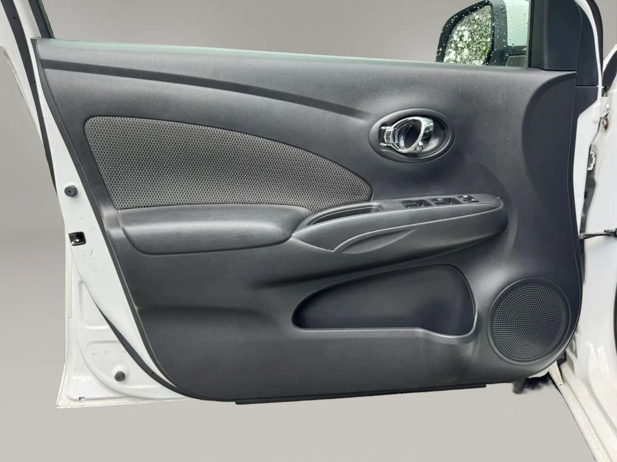 2014 Nissan Versa Sedan 10