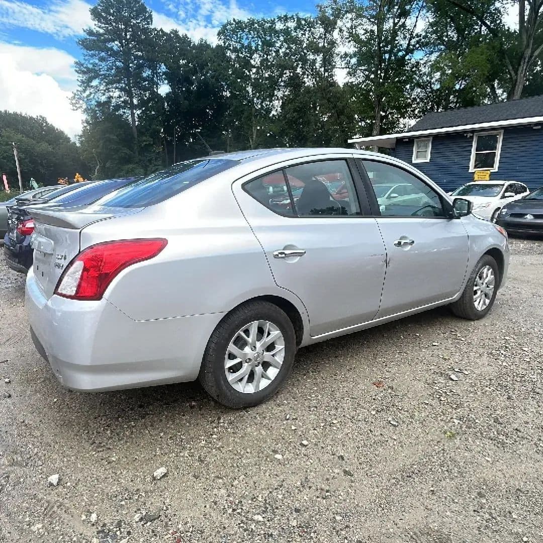 2018 Nissan Versa Sedan 9