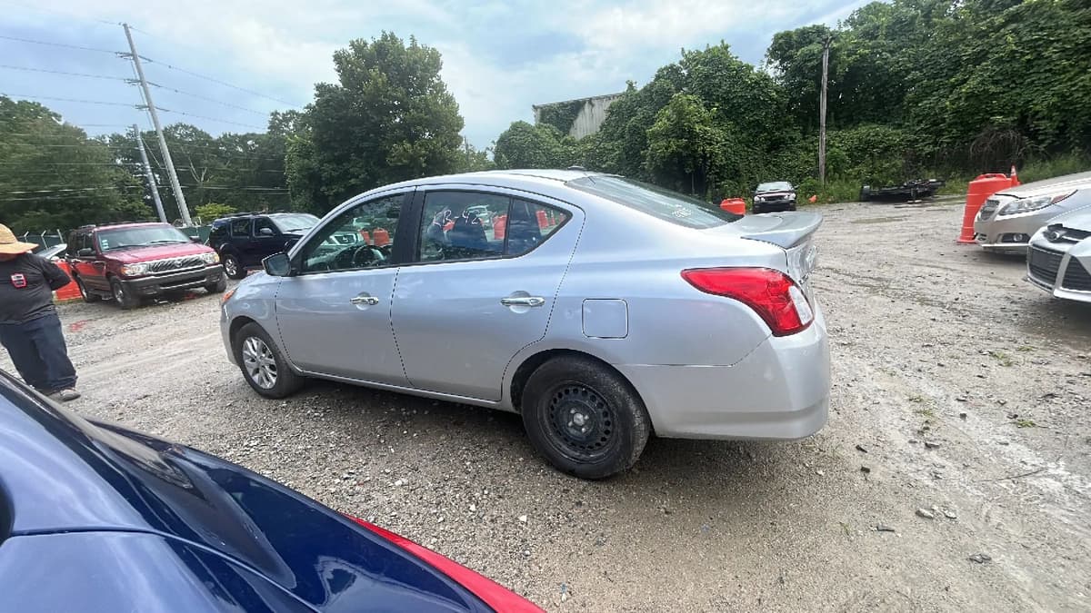 2018 Nissan Versa Sedan 5