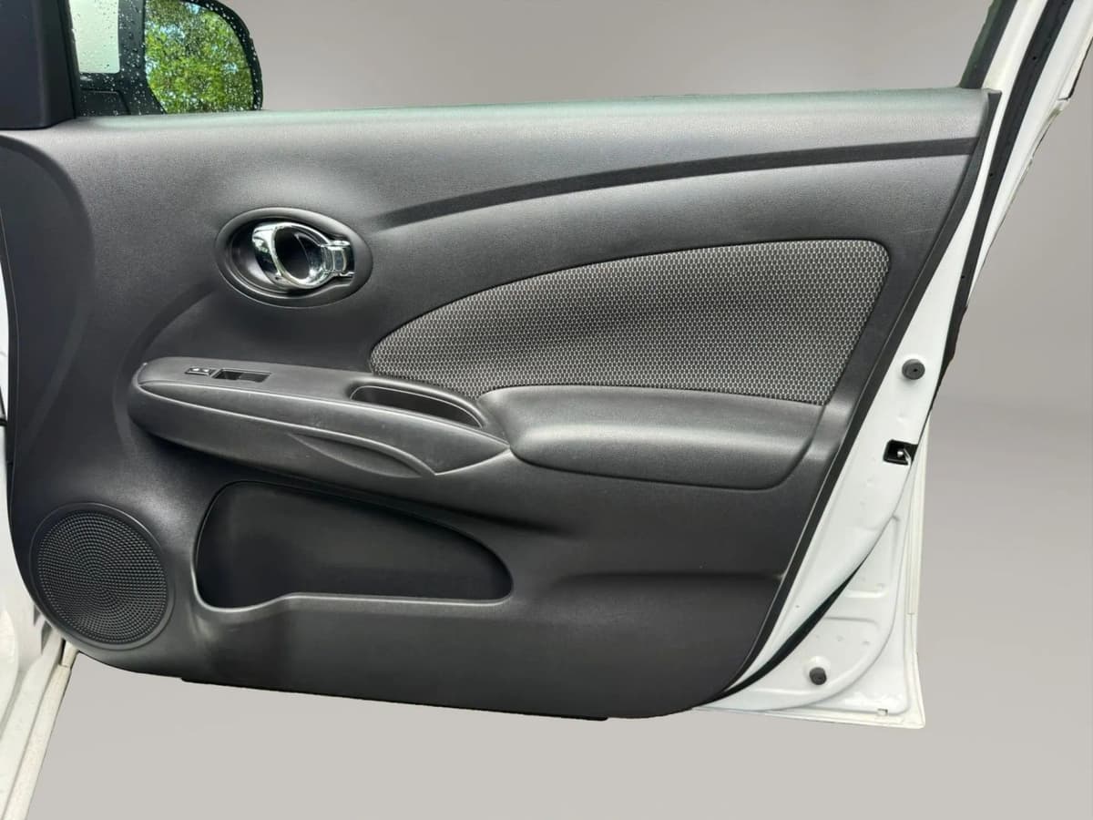 2014 Nissan Versa Sedan 12