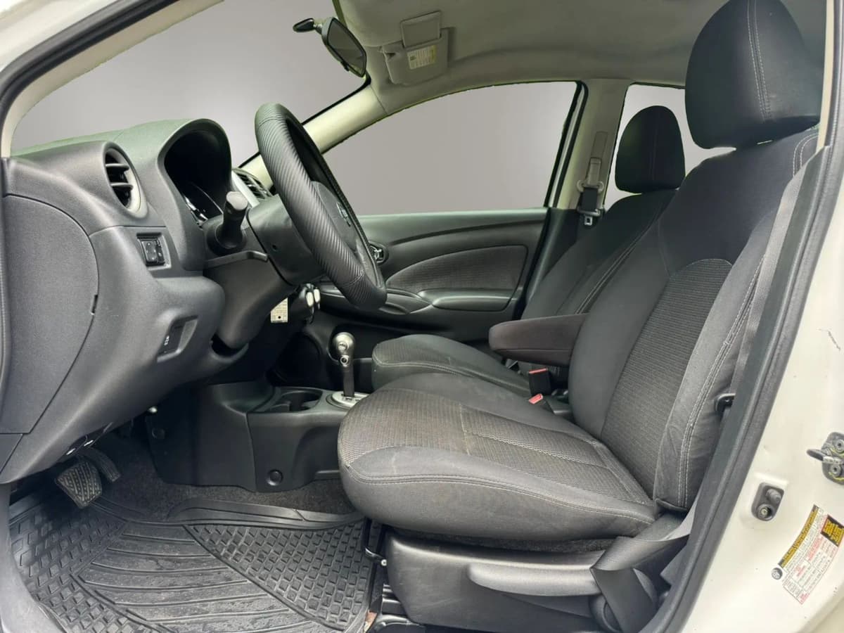 2014 Nissan Versa Sedan 17
