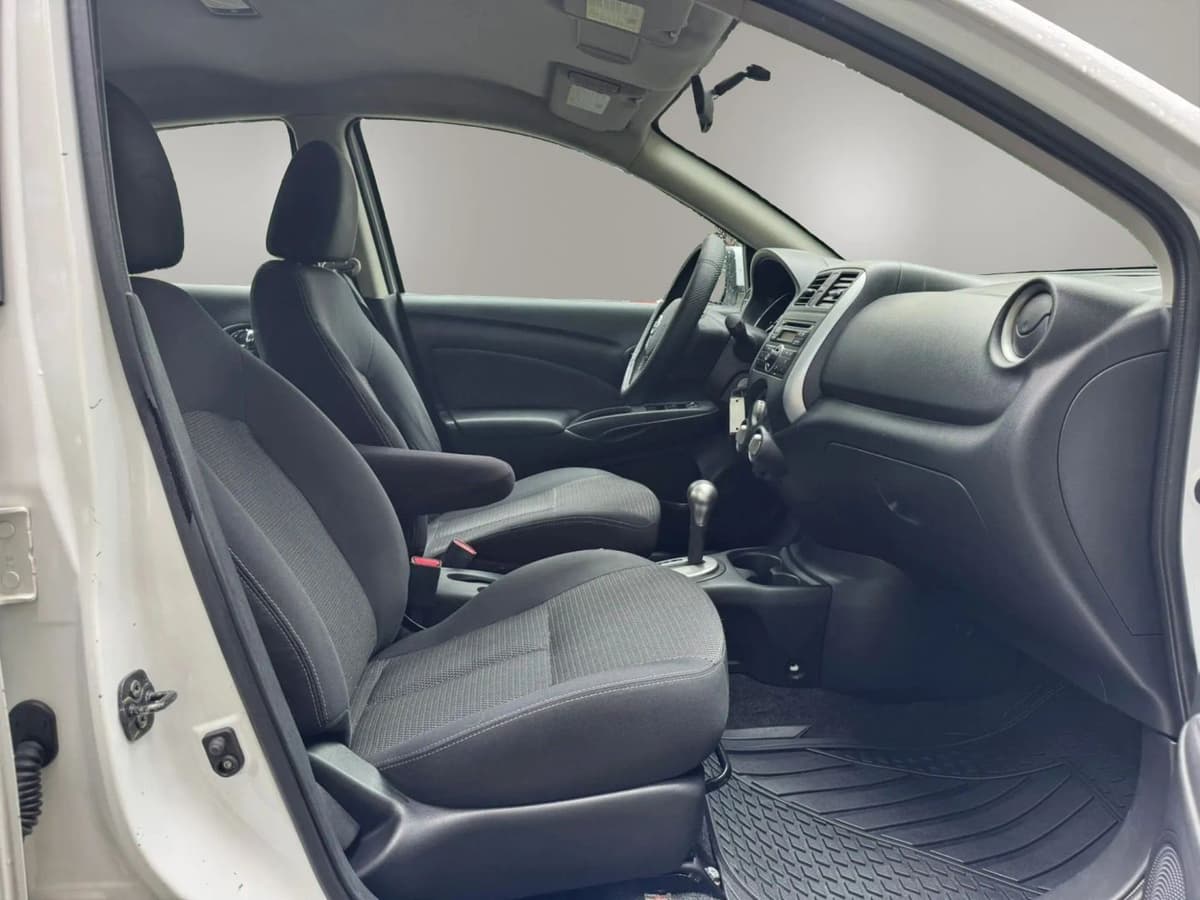 2014 Nissan Versa Sedan 15