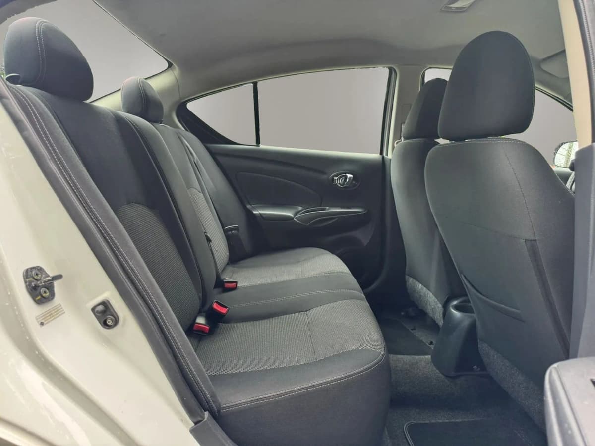 2014 Nissan Versa Sedan 16