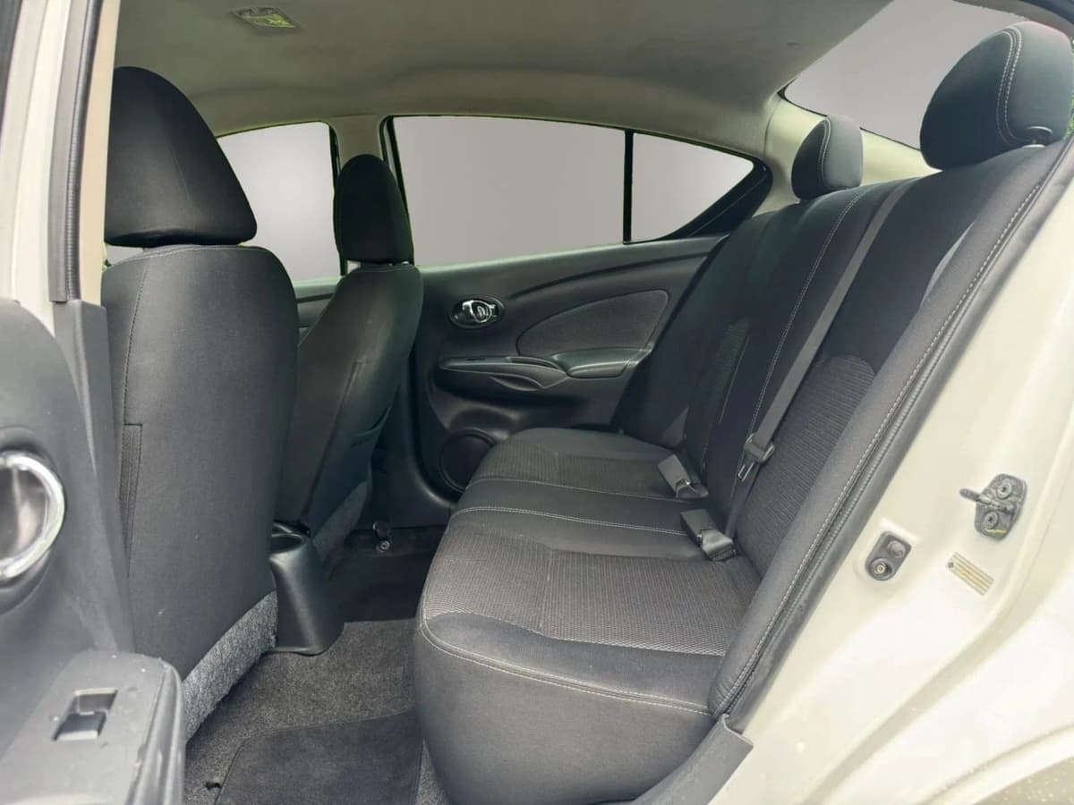 2014 Nissan Versa Sedan 19