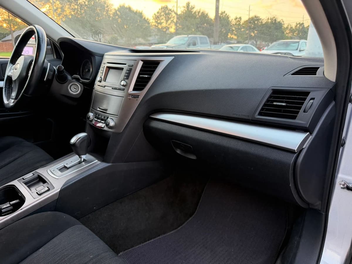 2014 Subaru Outback 23