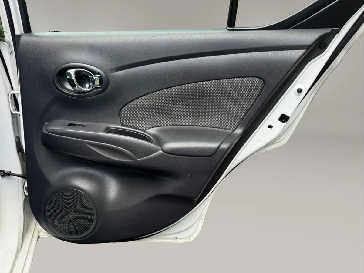 2014 Nissan Versa Sedan 13