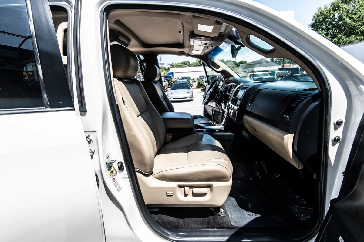 2014 Toyota Sequoia 33