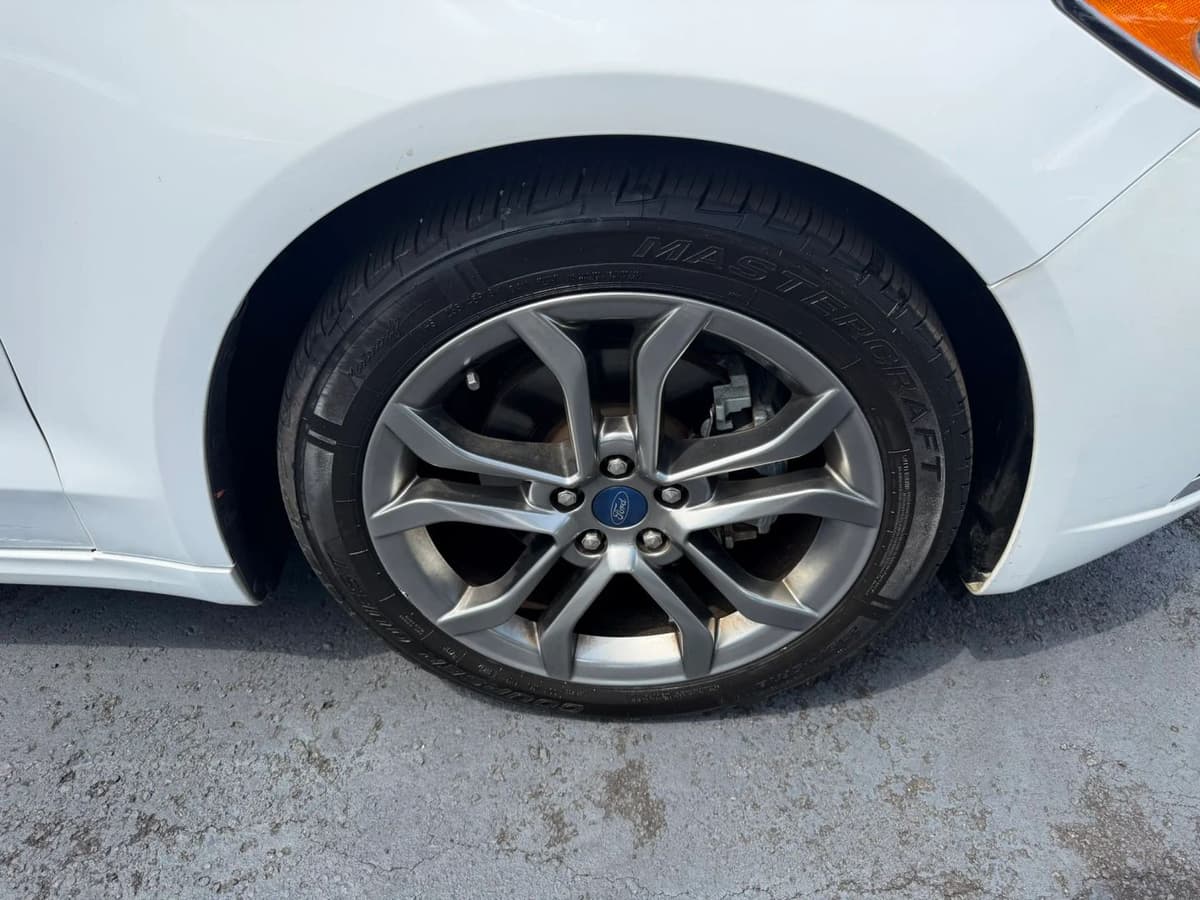 2020 Ford Fusion 28