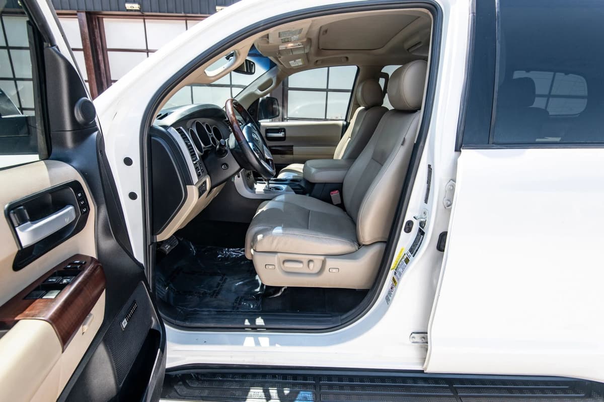 2014 Toyota Sequoia 24