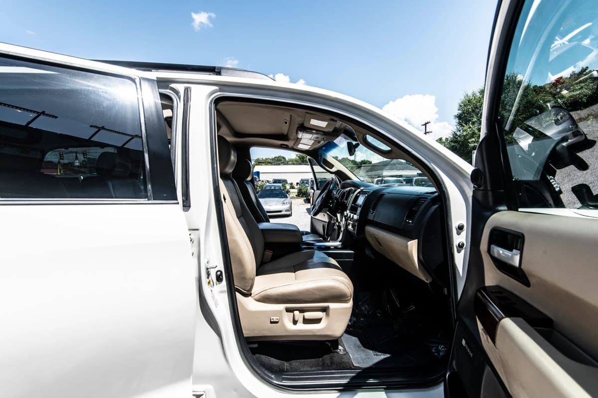 2014 Toyota Sequoia 34