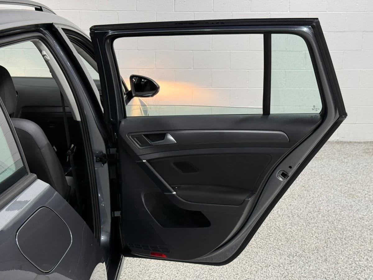 2018 Volkswagen Golf SportWagen 50