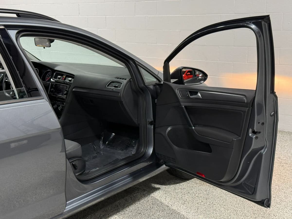 2018 Volkswagen Golf SportWagen 38