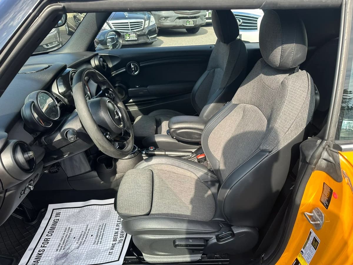2016 MINI Cooper 33