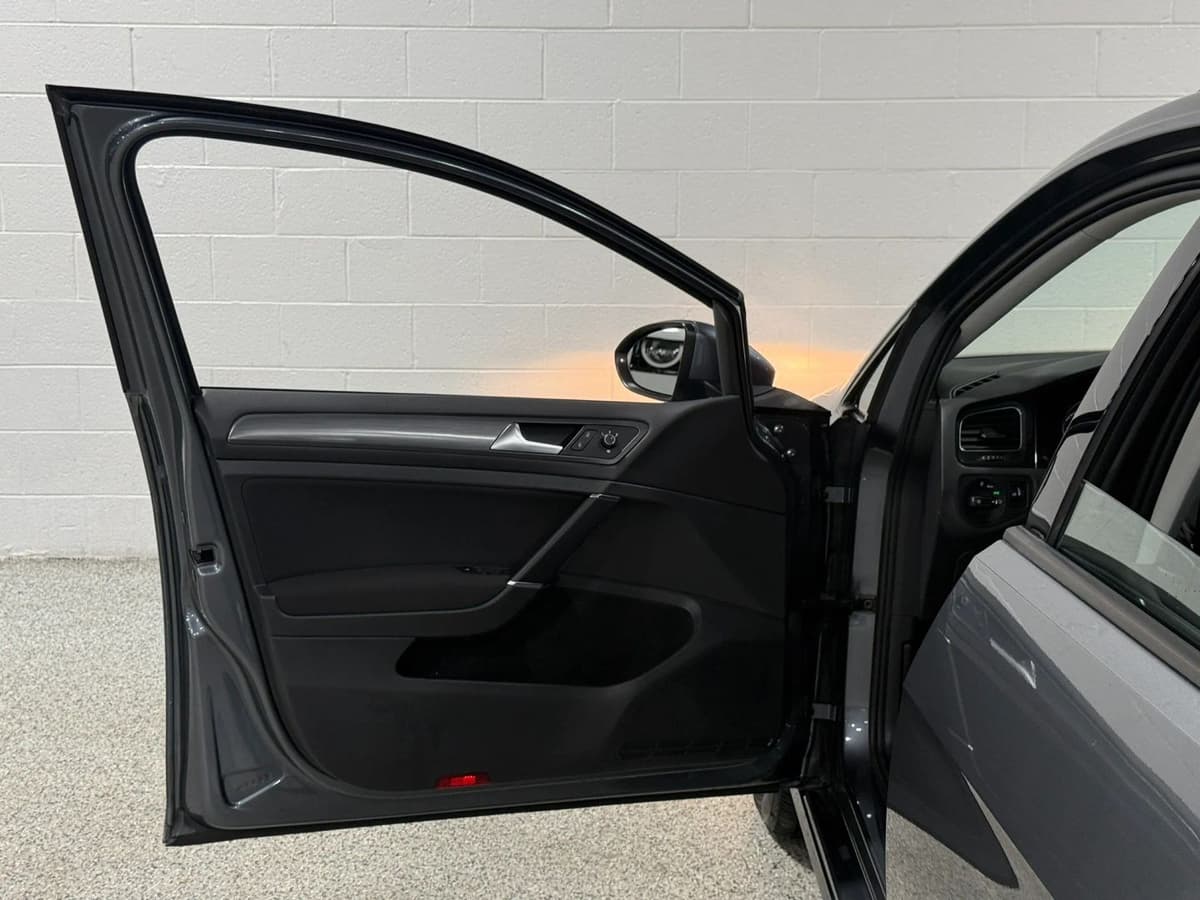 2018 Volkswagen Golf SportWagen 11