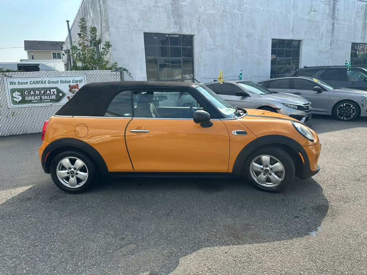 2016 MINI Cooper 9