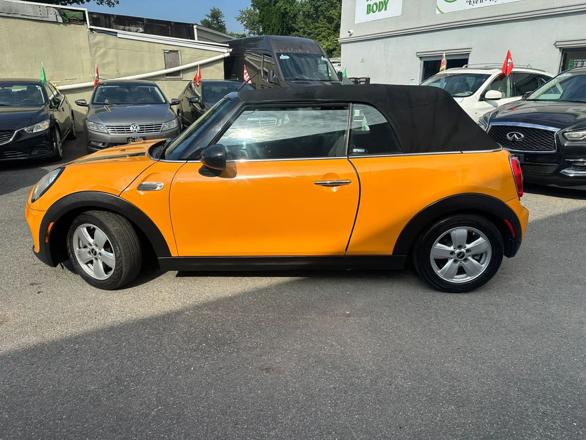 2016 MINI Cooper 17