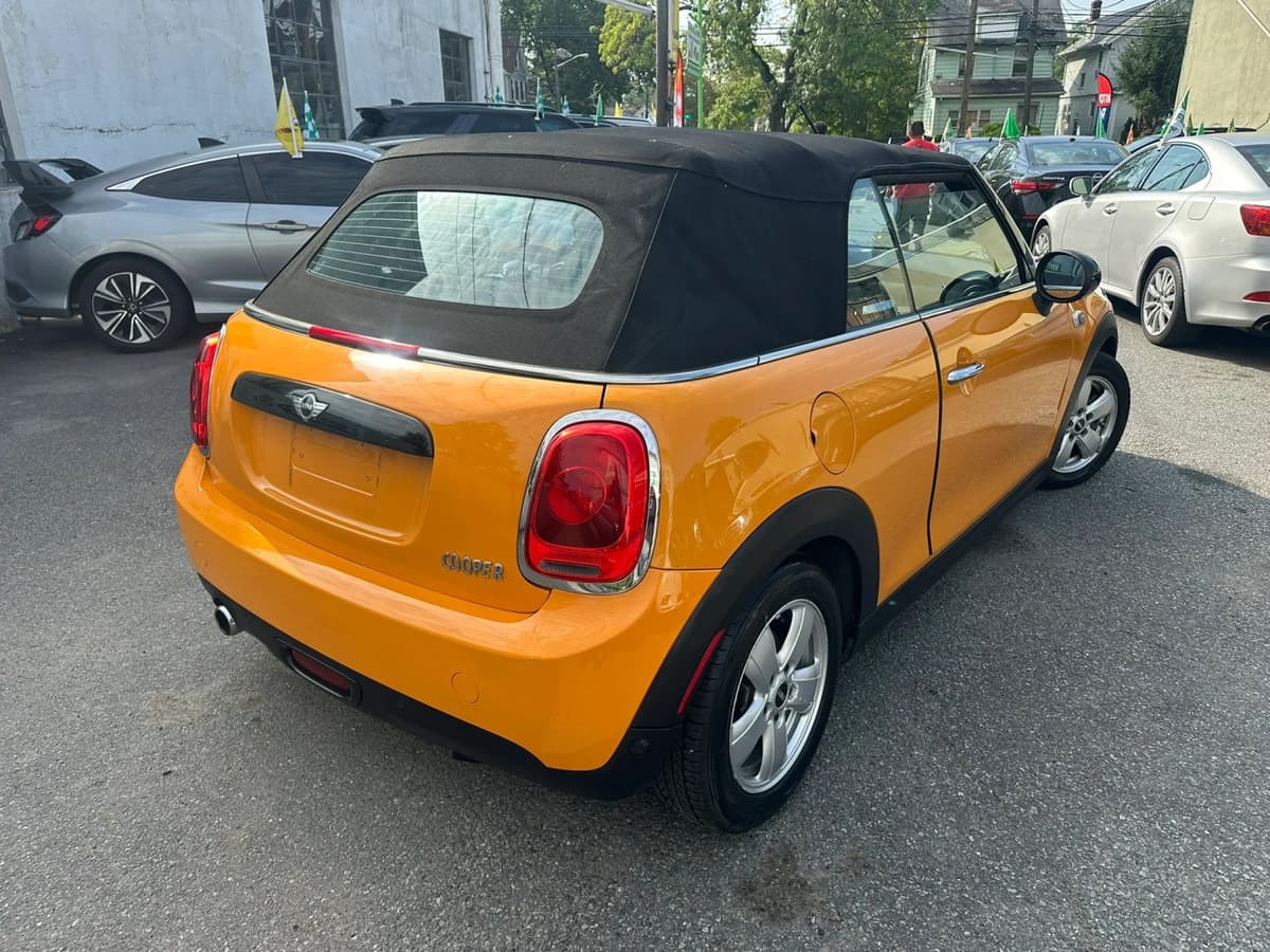 2016 MINI Cooper 11