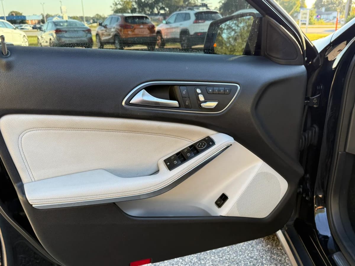 2019 Mercedes-Benz GLA-Class 12