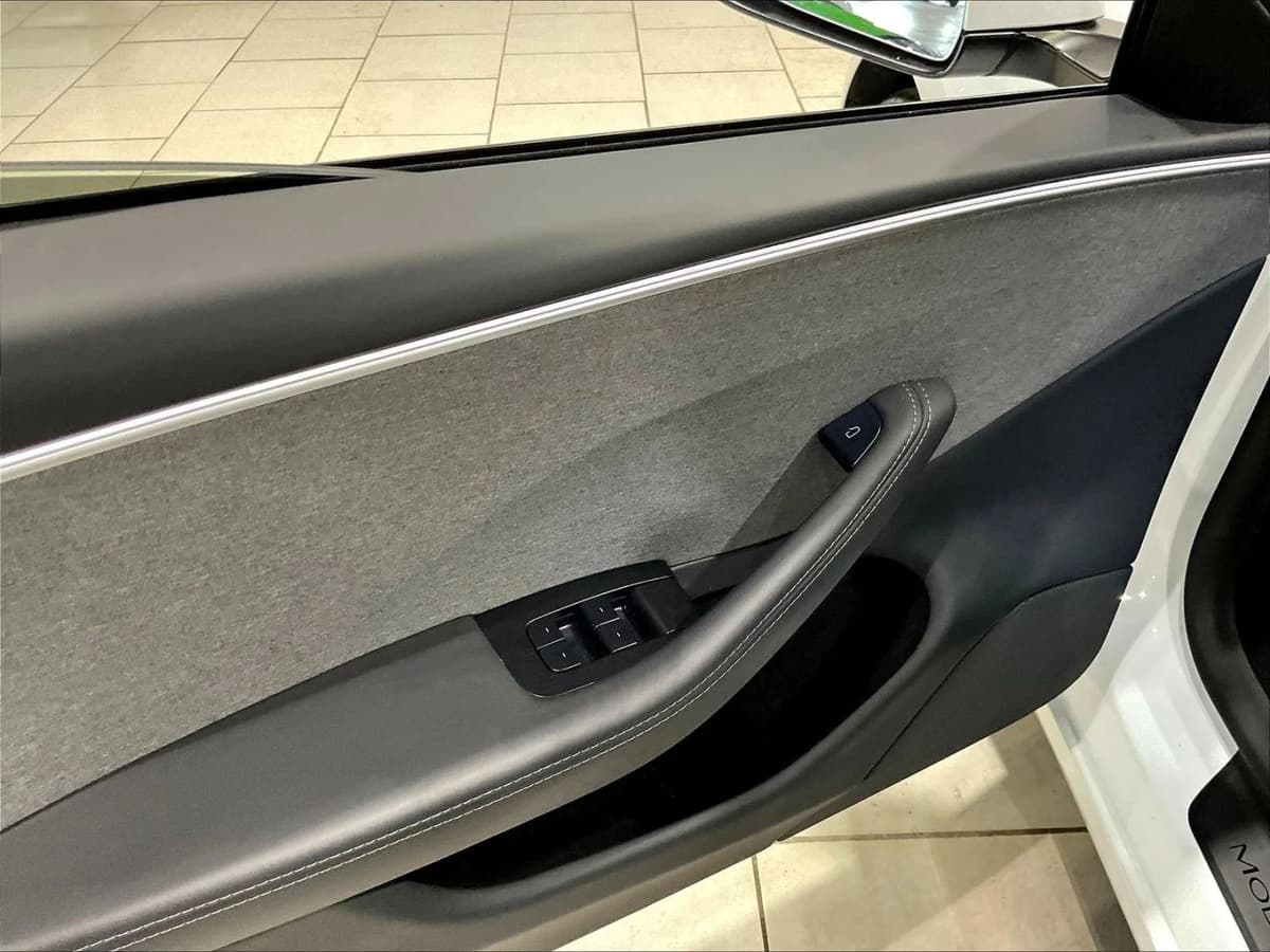 2025 Tesla Model 3 37