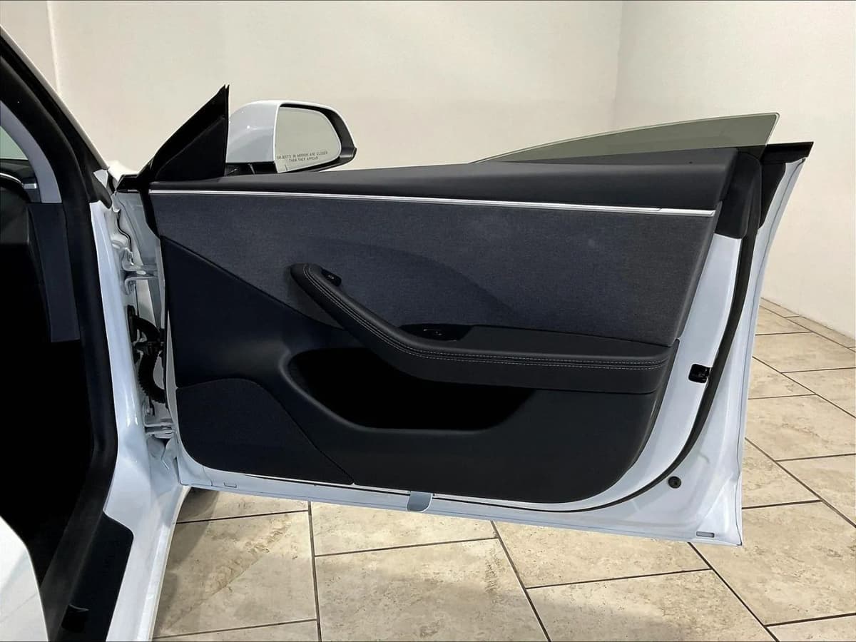 2025 Tesla Model 3 17