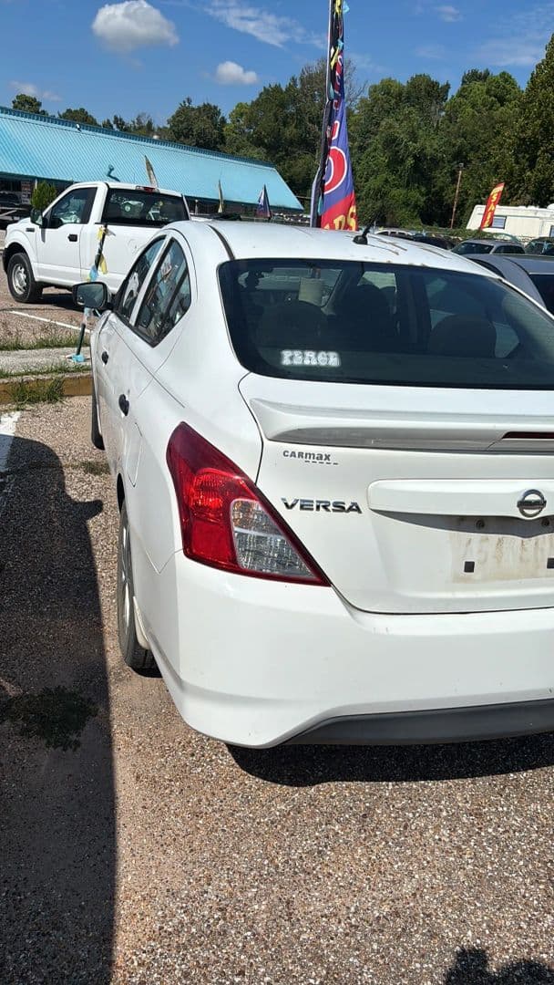 2017 Nissan Versa Sedan 5