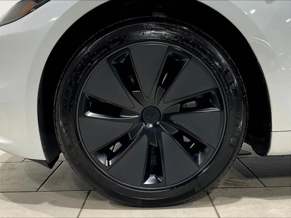 2025 Tesla Model 3 33