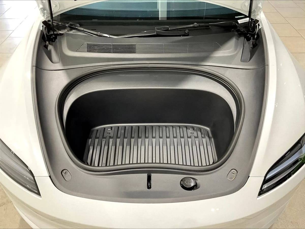 2025 Tesla Model 3 31