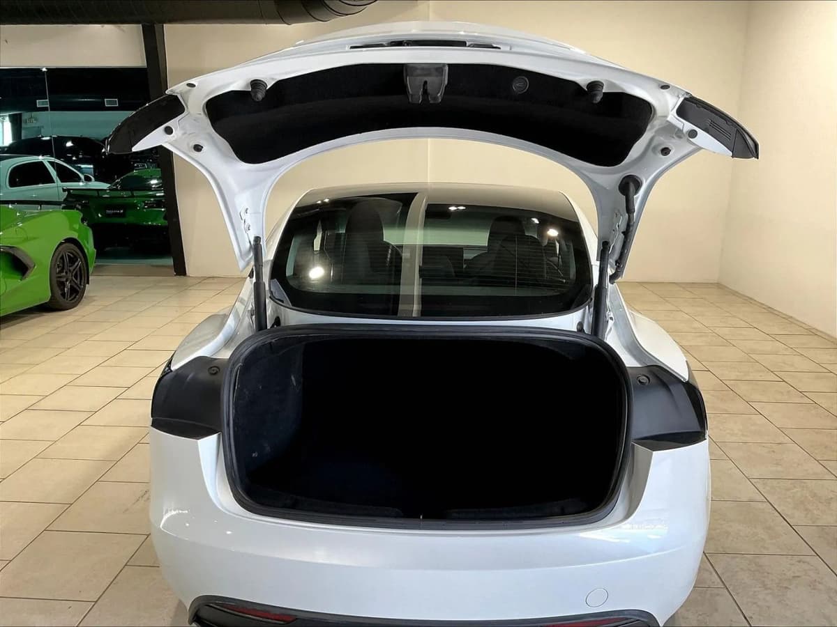 2025 Tesla Model 3 38