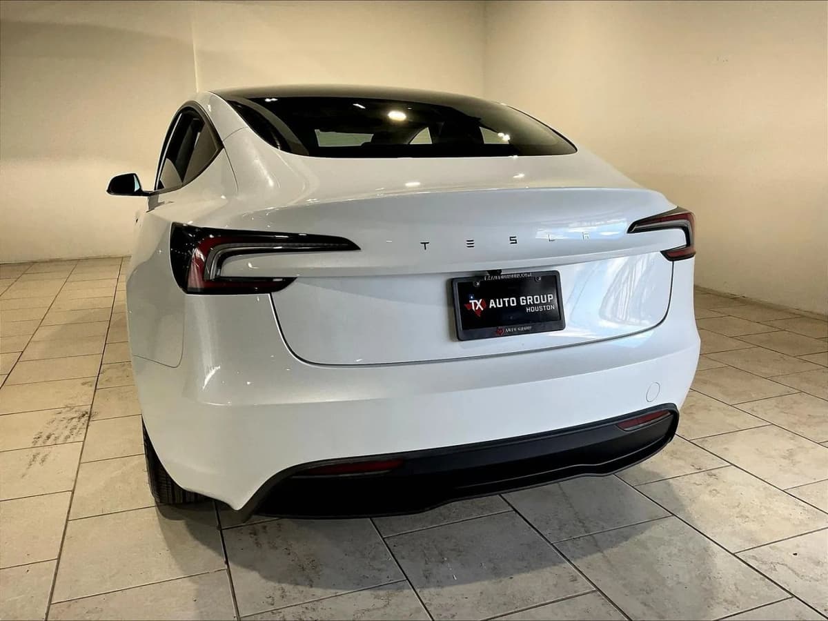 2025 Tesla Model 3 39