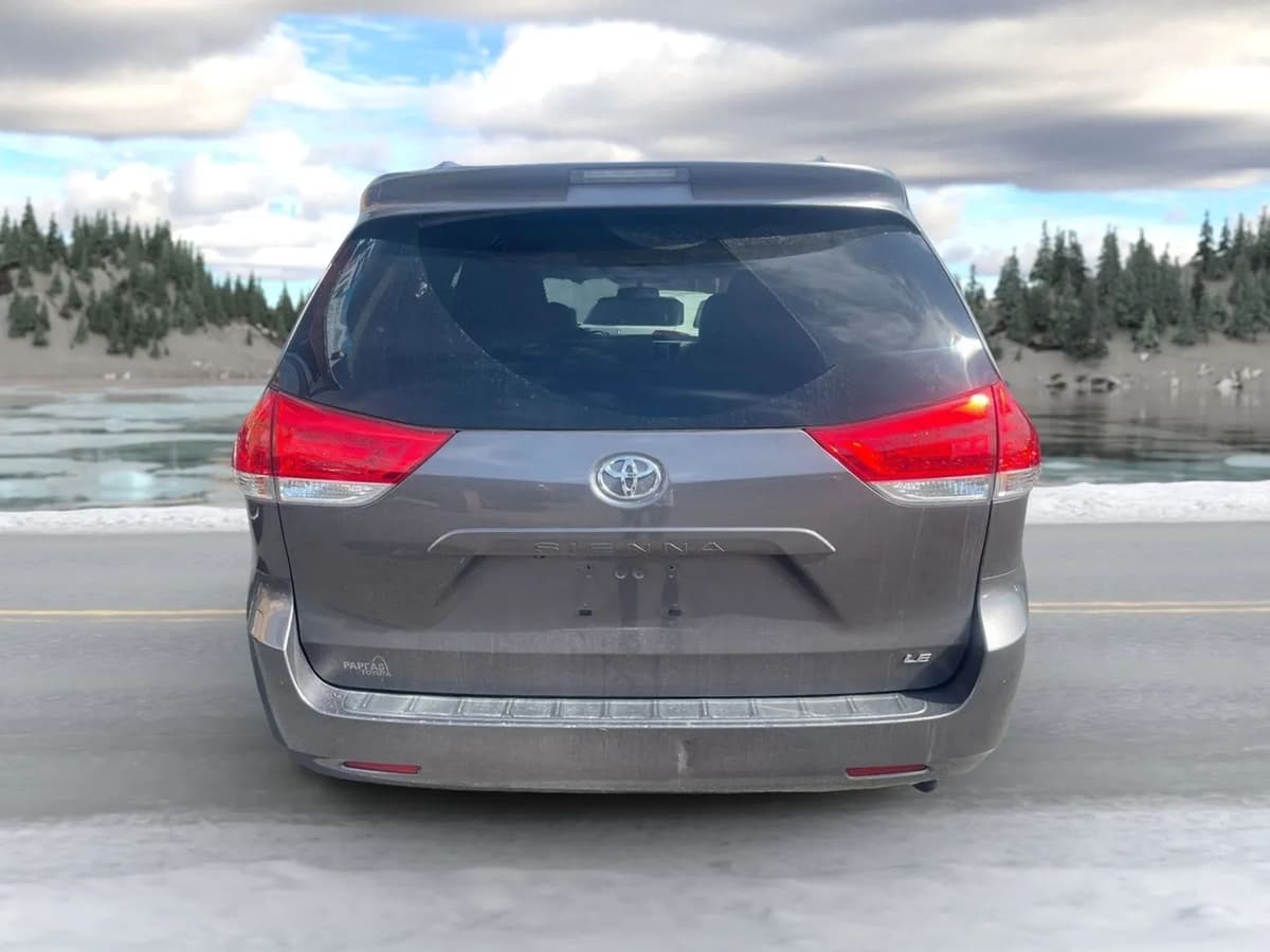 2014 Toyota Sienna 25