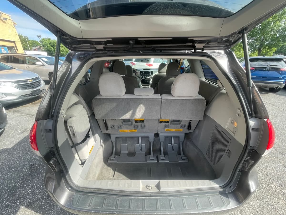 2014 Toyota Sienna 39