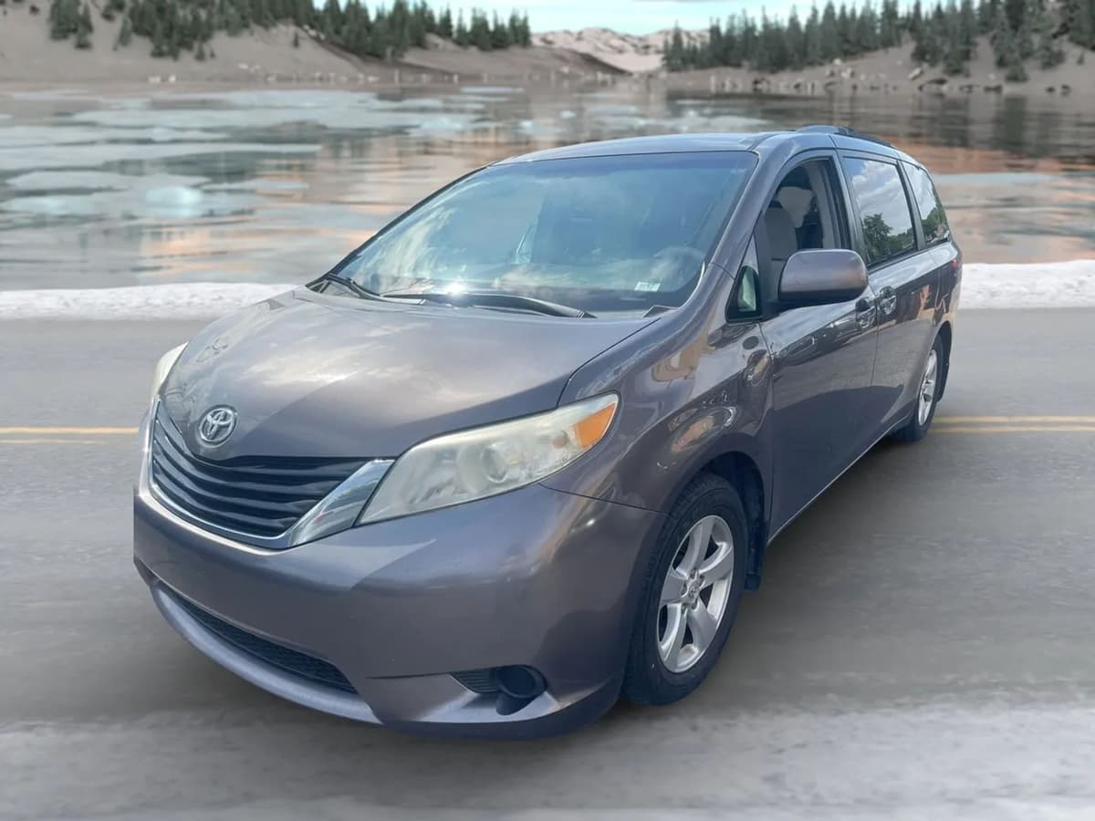 2014 Toyota Sienna 23