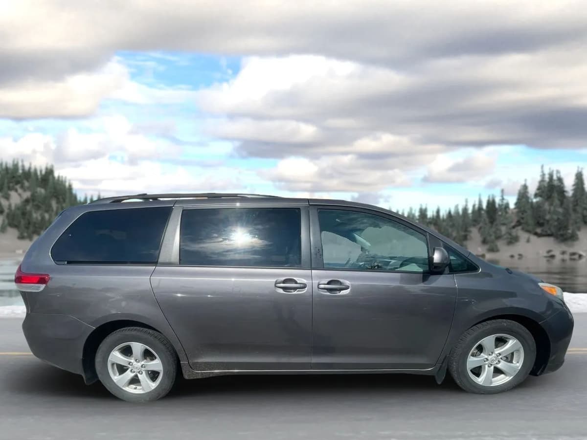 2014 Toyota Sienna 28