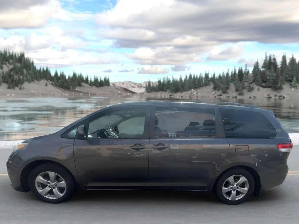 2014 Toyota Sienna 27