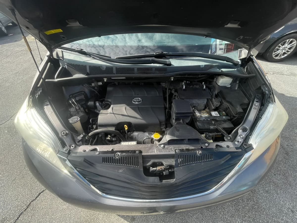 2014 Toyota Sienna 38