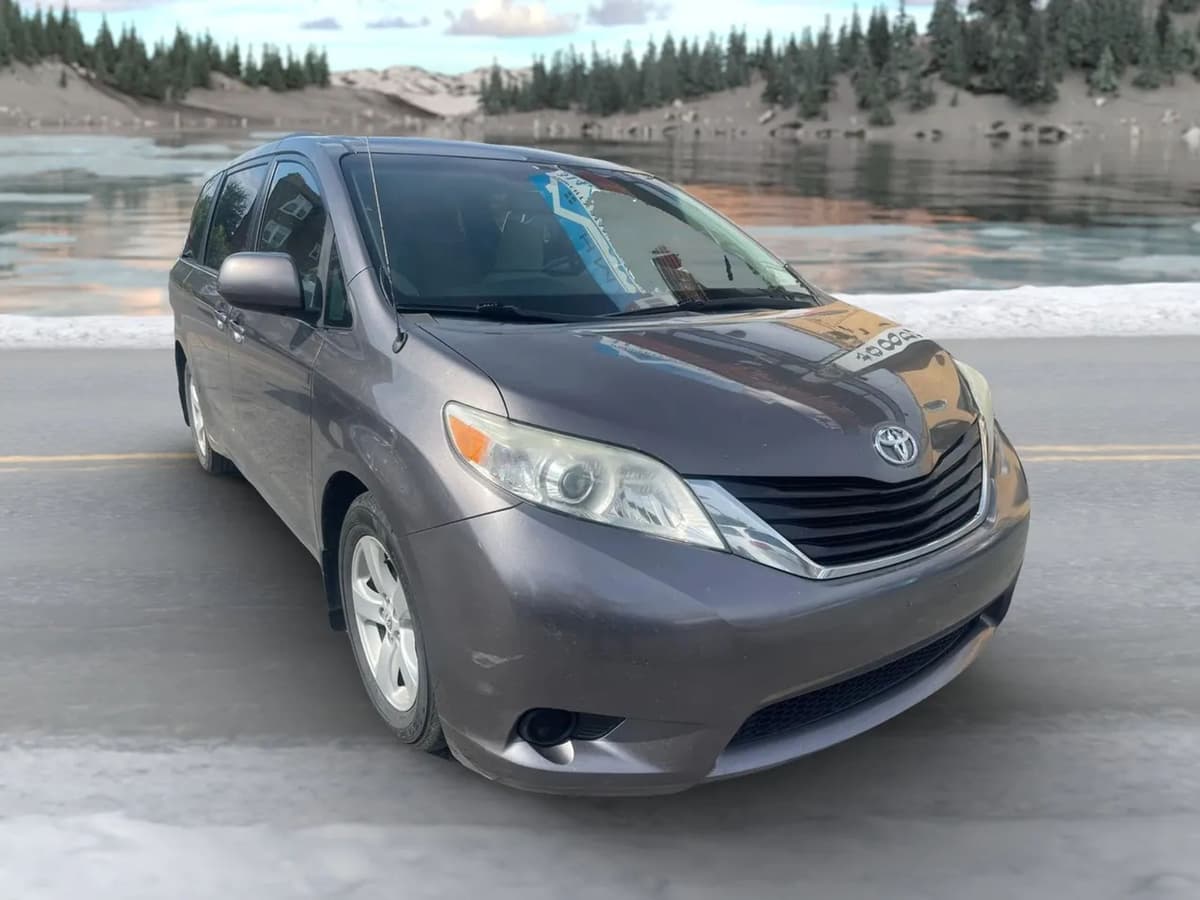 2014 Toyota Sienna 21