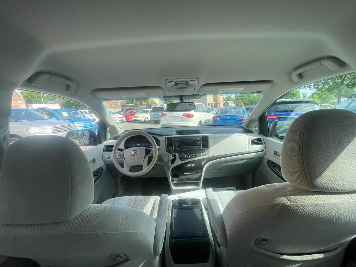 2014 Toyota Sienna 37