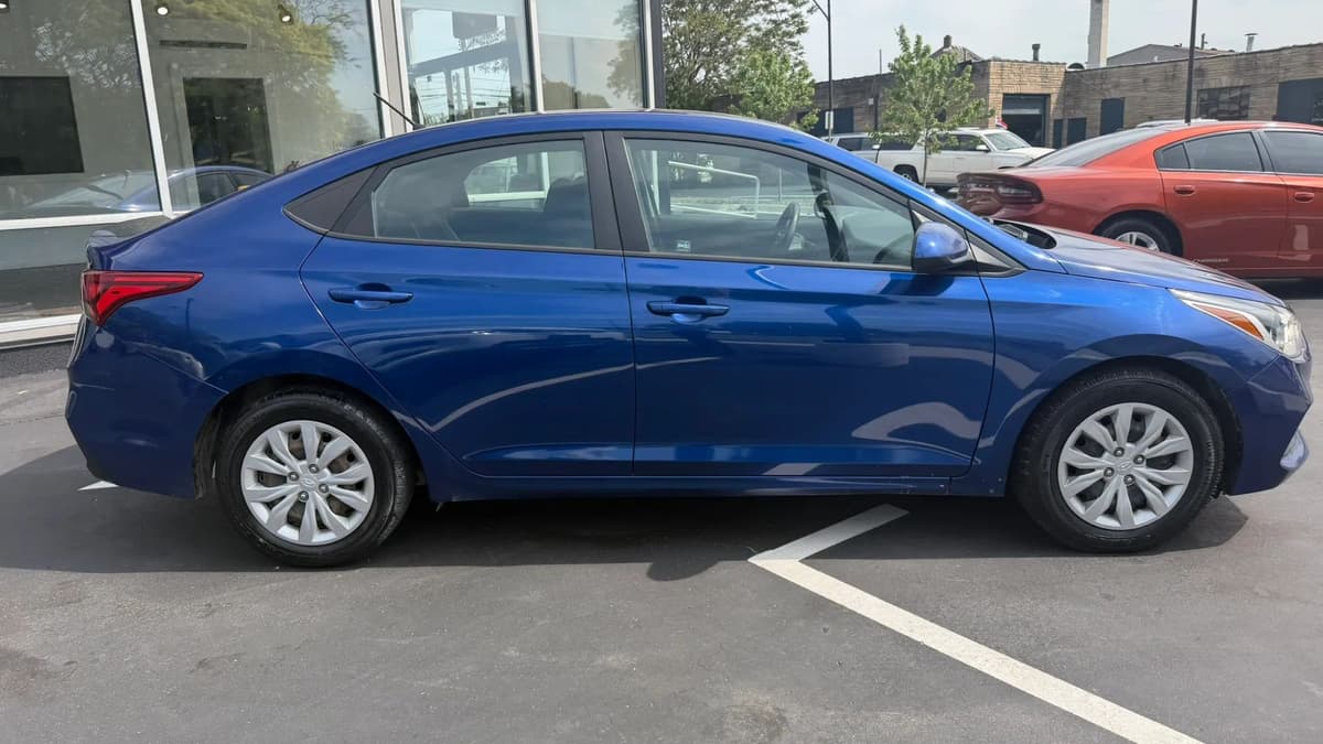 2021 Hyundai Accent 32