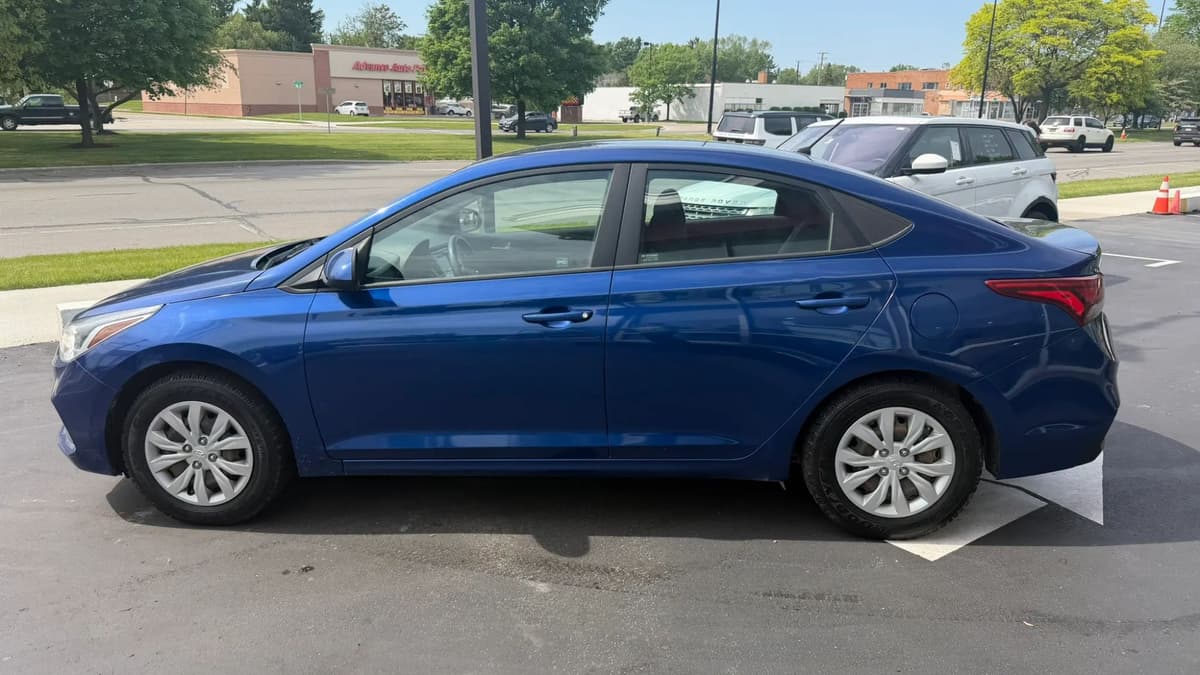 2021 Hyundai Accent 34