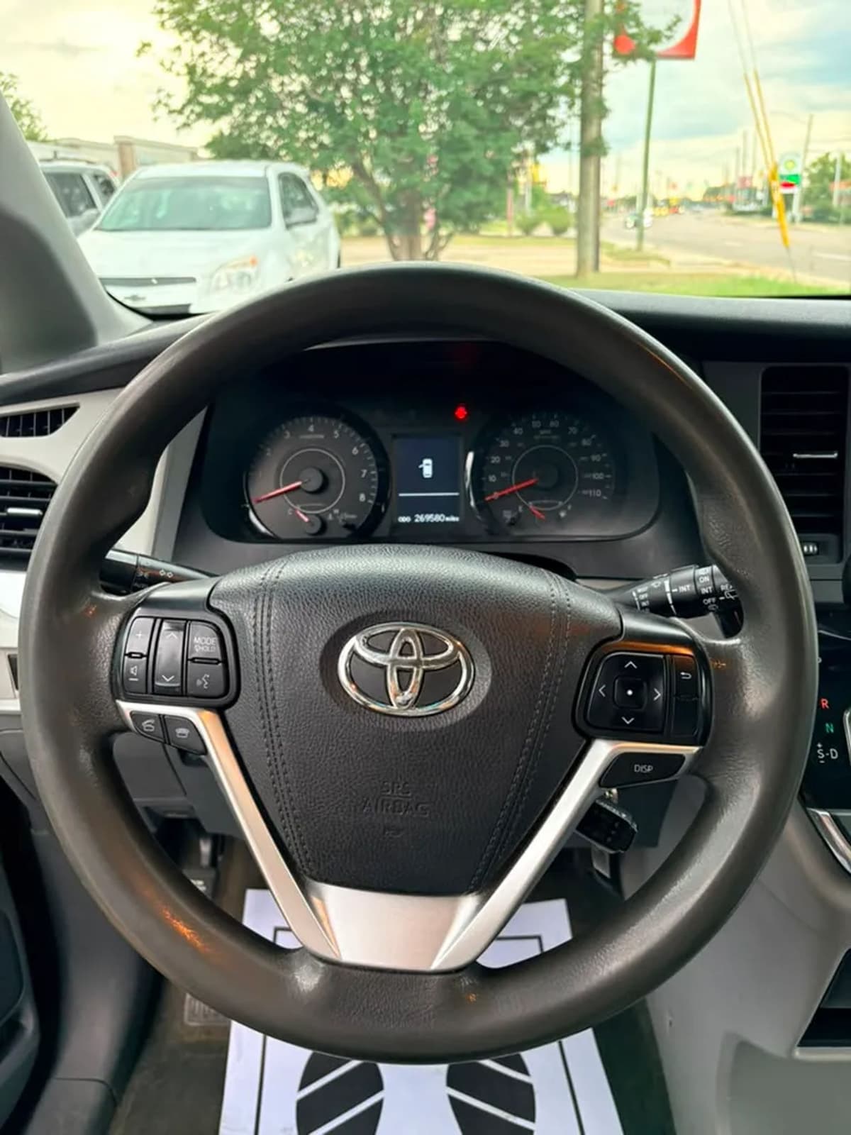 2015 Toyota Sienna 32