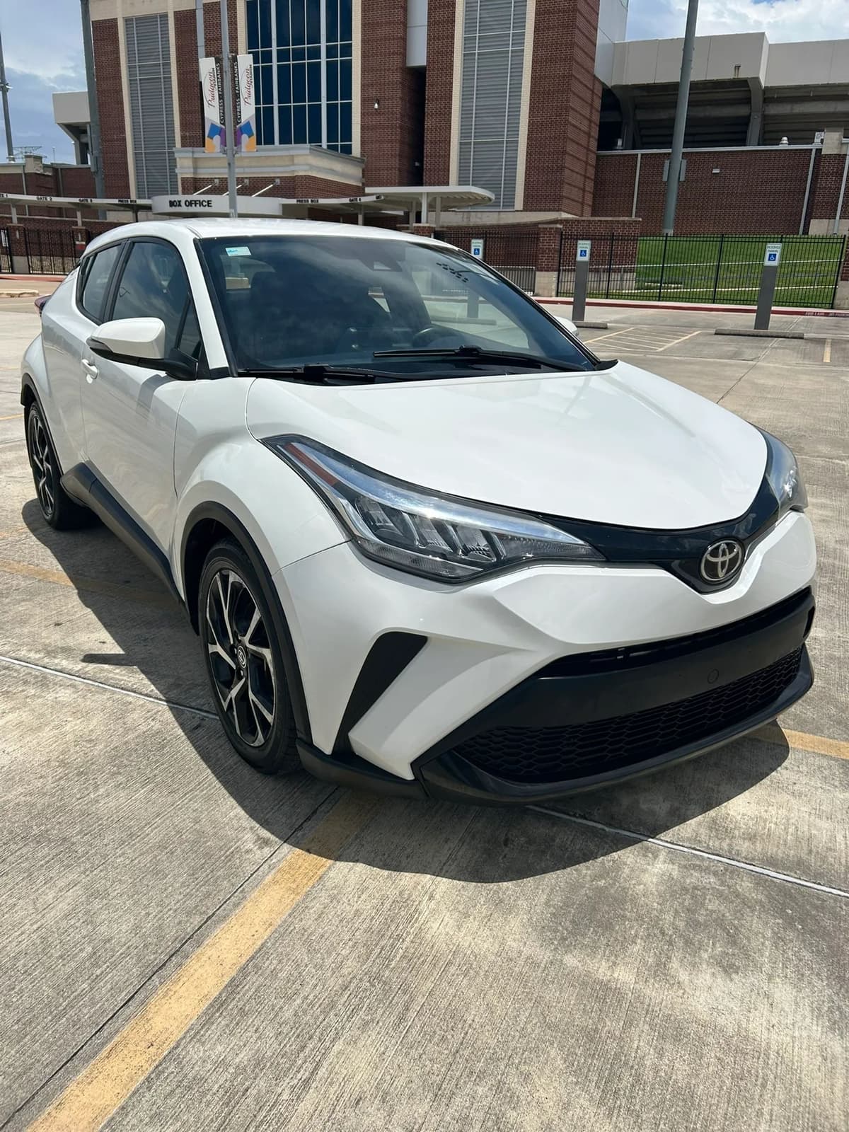 2021 Toyota C-HR 34