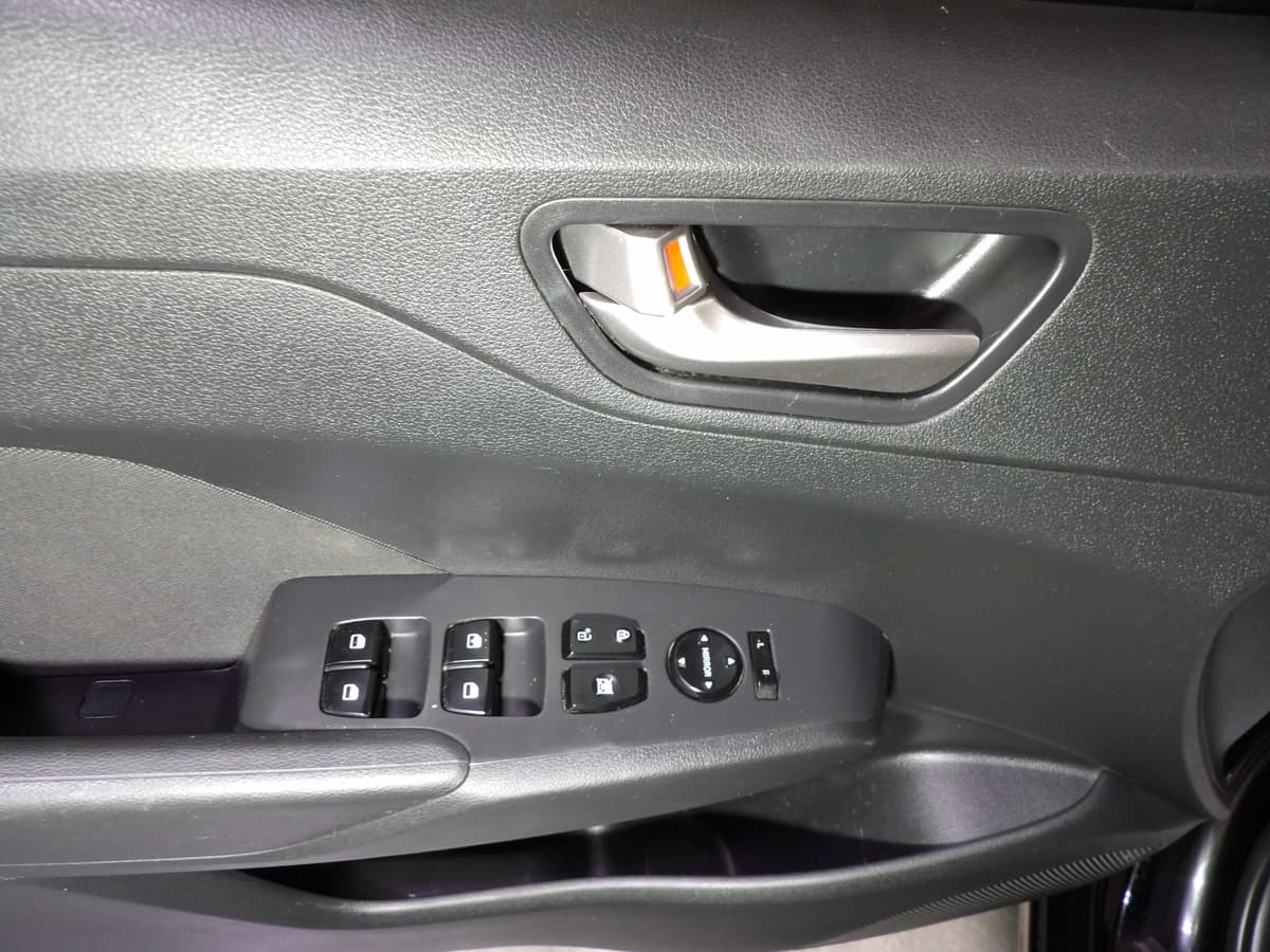 2021 Hyundai Accent 27