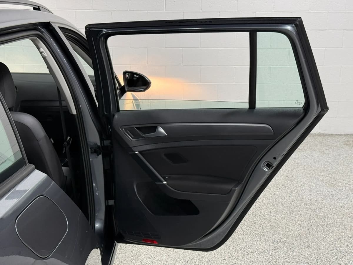 2018 Volkswagen Golf SportWagen 120
