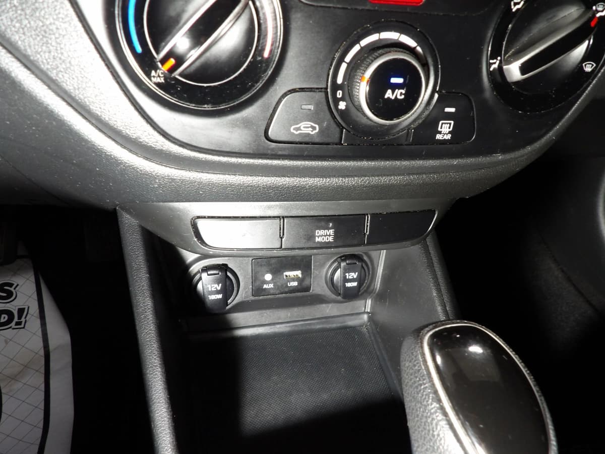 2021 Hyundai Accent 32