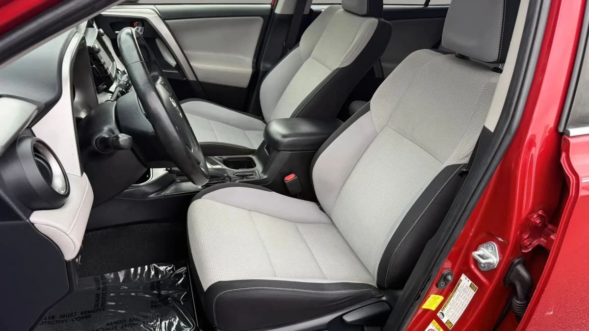 2017 Toyota RAV4 40