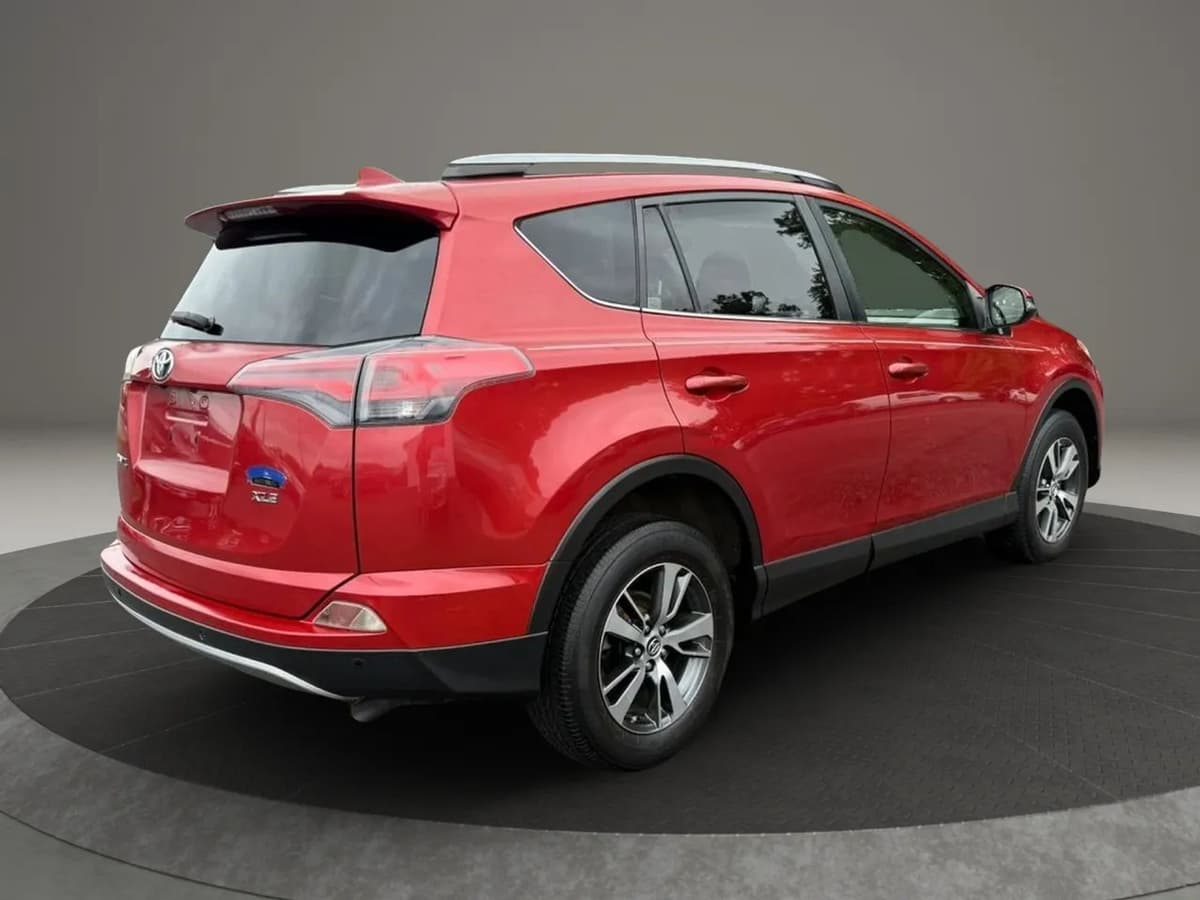 2017 Toyota RAV4 33