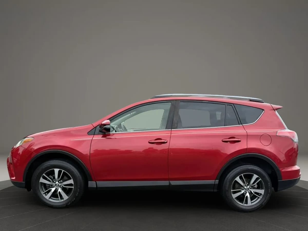 2017 Toyota RAV4 32