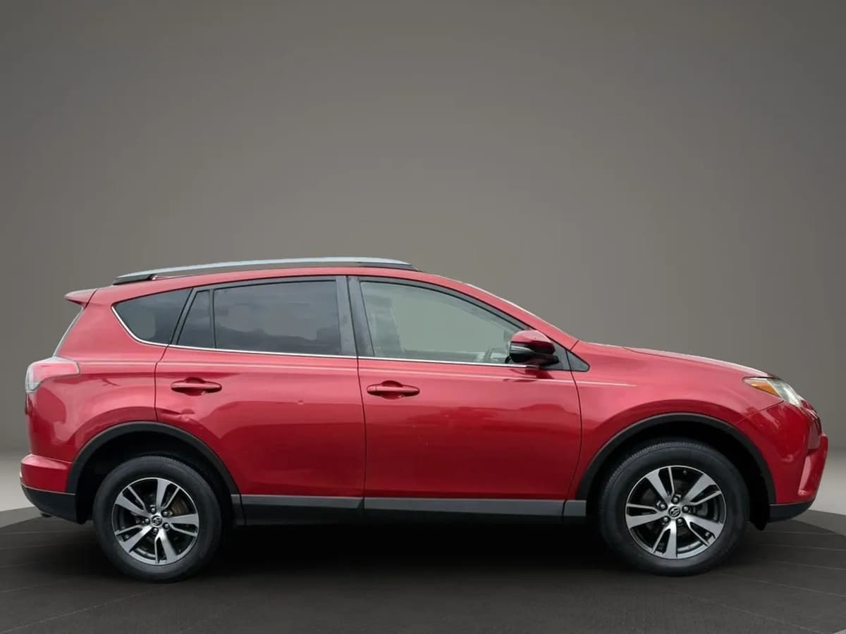 2017 Toyota RAV4 31