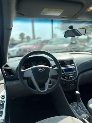 2014 Hyundai Accent 11