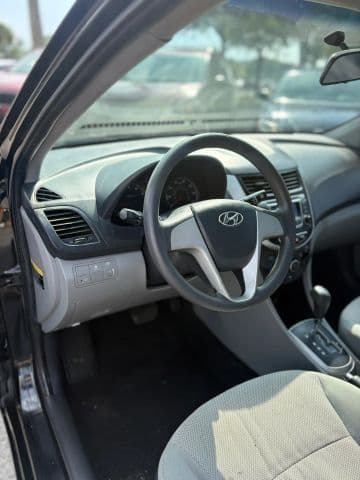 2014 Hyundai Accent 8